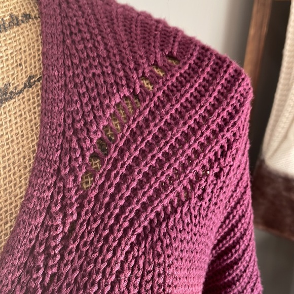 Beautiful burgundy color sweater. - Picture 2 of 10